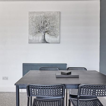 Luxury 3-Bed Apartment Near To London With Parking Hornchurch Eksteriør billede