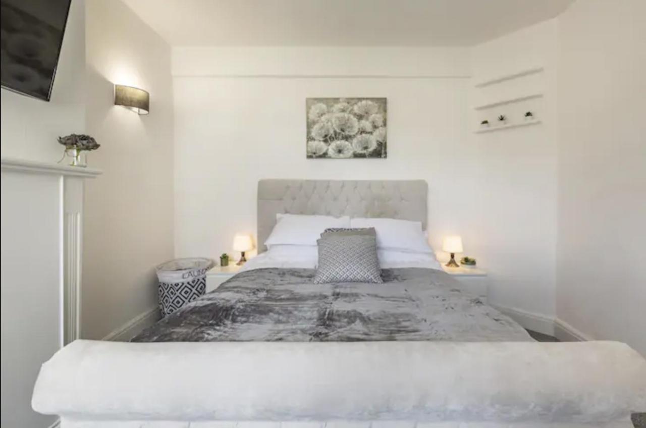 Luxury 3-Bed Apartment Near To London With Parking Hornchurch Eksteriør billede