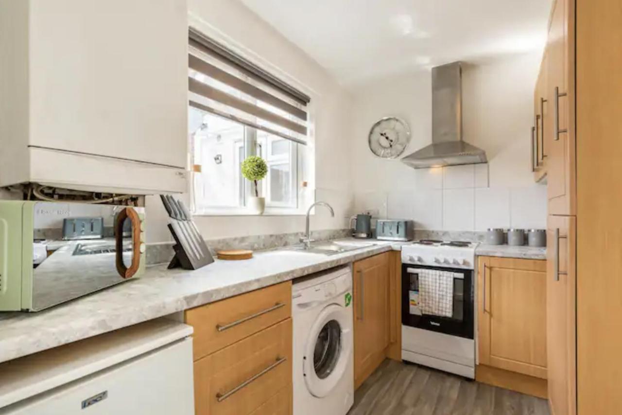Luxury 3-Bed Apartment Near To London With Parking Hornchurch Eksteriør billede