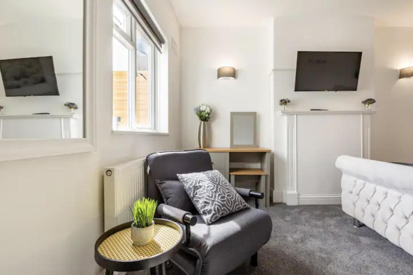 Luxury 3-Bed Apartment Near To London With Parking Hornchurch Værelse billede