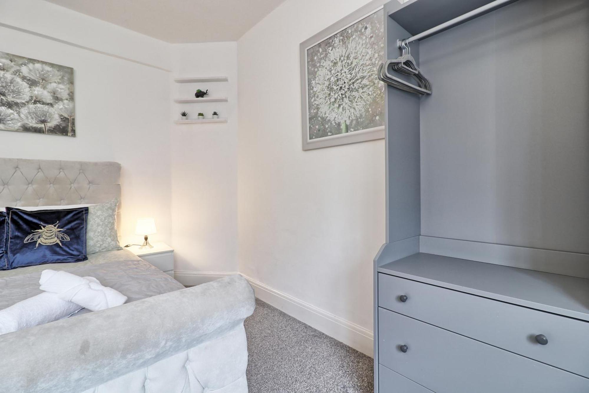 Luxury 3-Bed Apartment Near To London With Parking Hornchurch Eksteriør billede