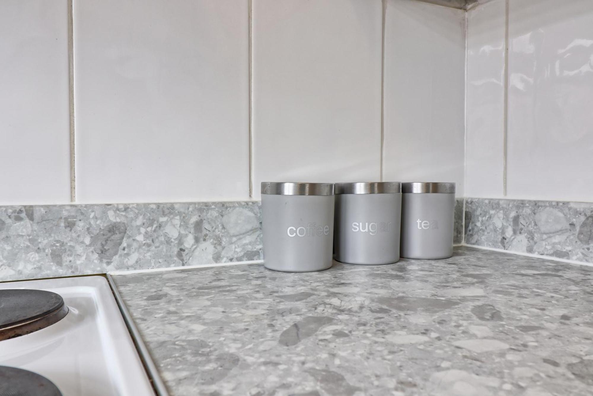 Luxury 3-Bed Apartment Near To London With Parking Hornchurch Eksteriør billede