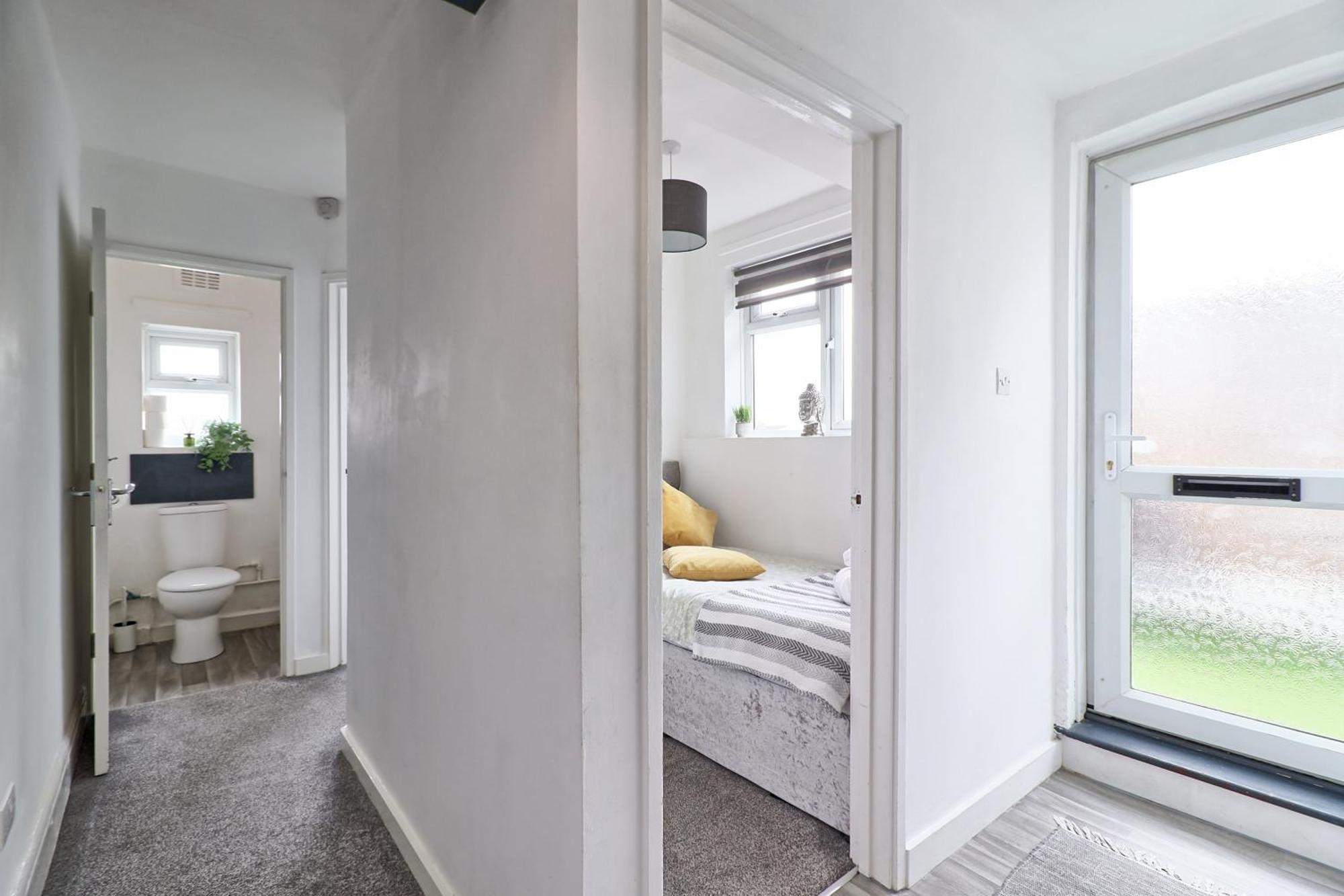 Luxury 3-Bed Apartment Near To London With Parking Hornchurch Eksteriør billede