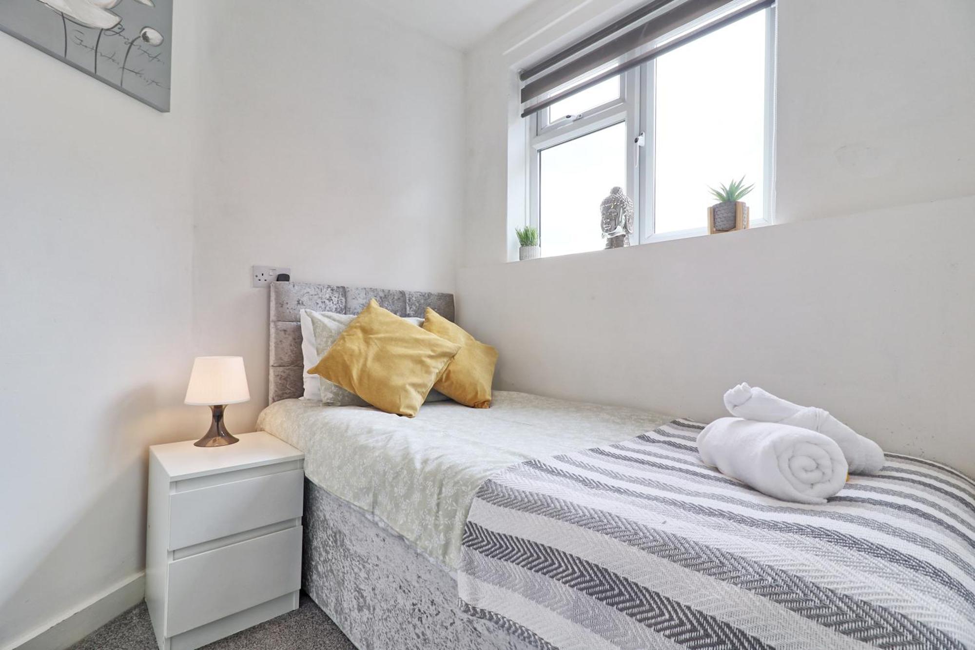 Luxury 3-Bed Apartment Near To London With Parking Hornchurch Eksteriør billede