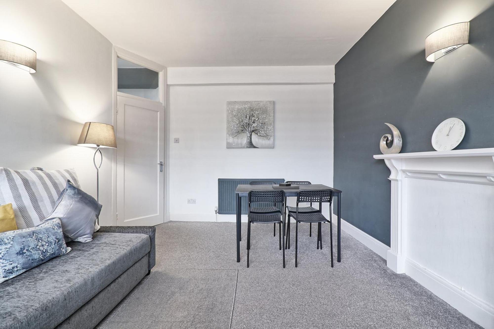 Luxury 3-Bed Apartment Near To London With Parking Hornchurch Eksteriør billede