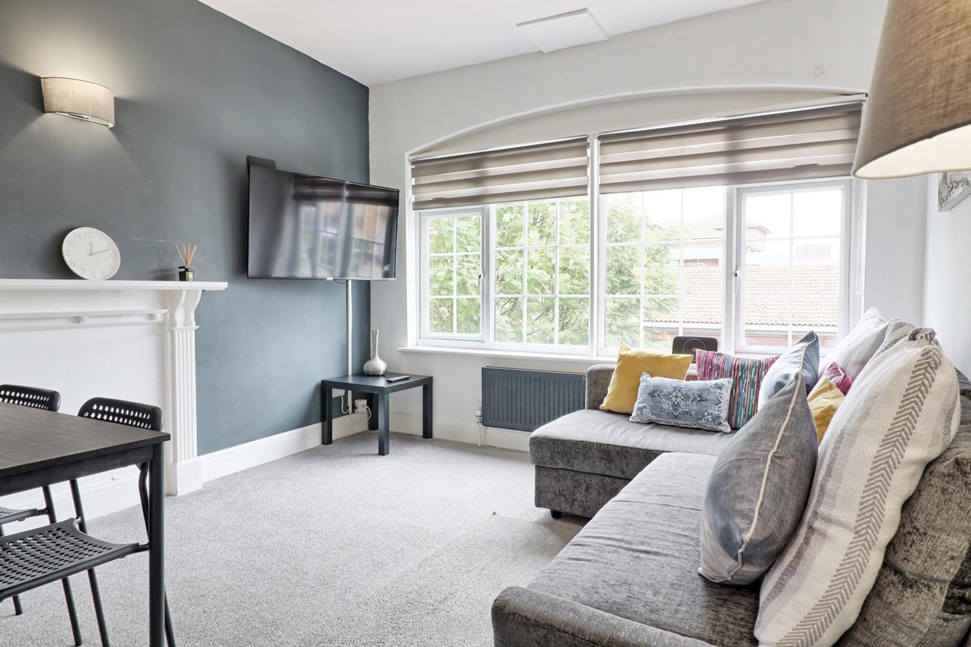 Luxury 3-Bed Apartment Near To London With Parking Hornchurch Eksteriør billede