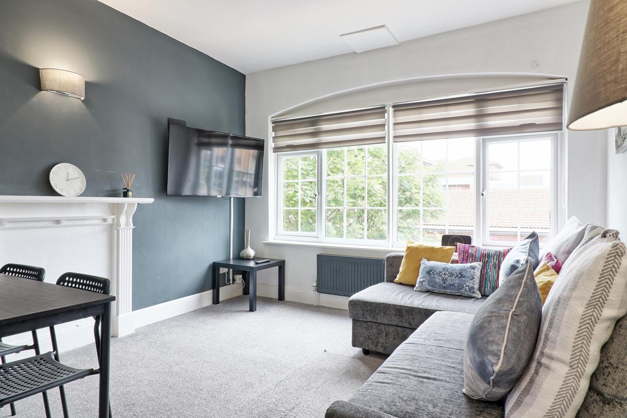 Luxury 3-Bed Apartment Near To London With Parking Hornchurch Eksteriør billede